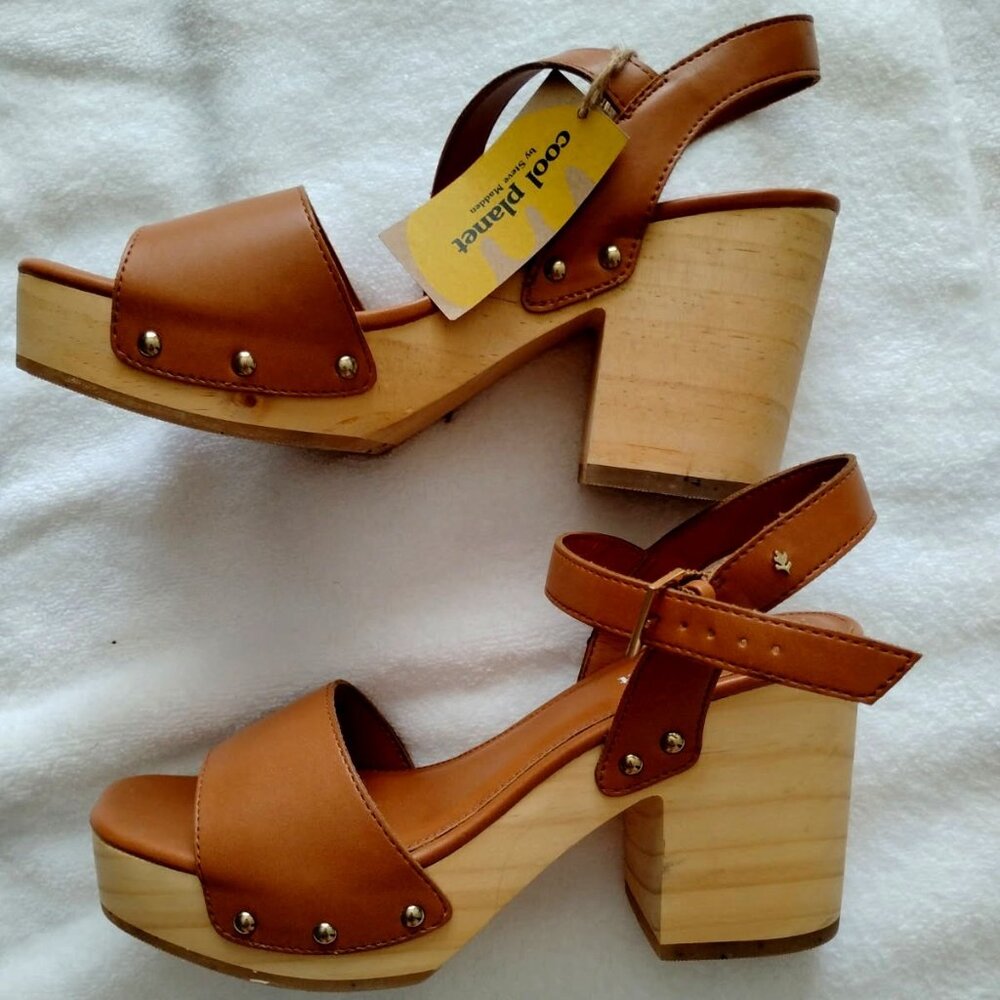 BRAND NEW STEVE MADDEN WEDGE